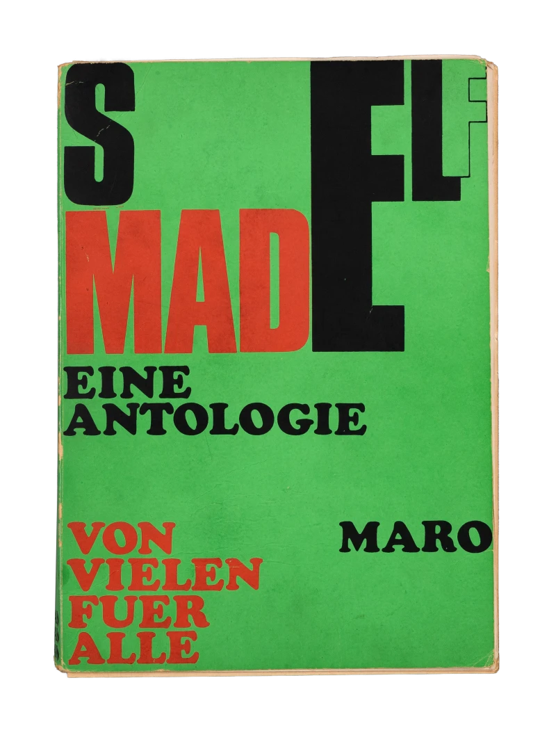 Rote und schwarze Schrift auf grünem Untergrund.