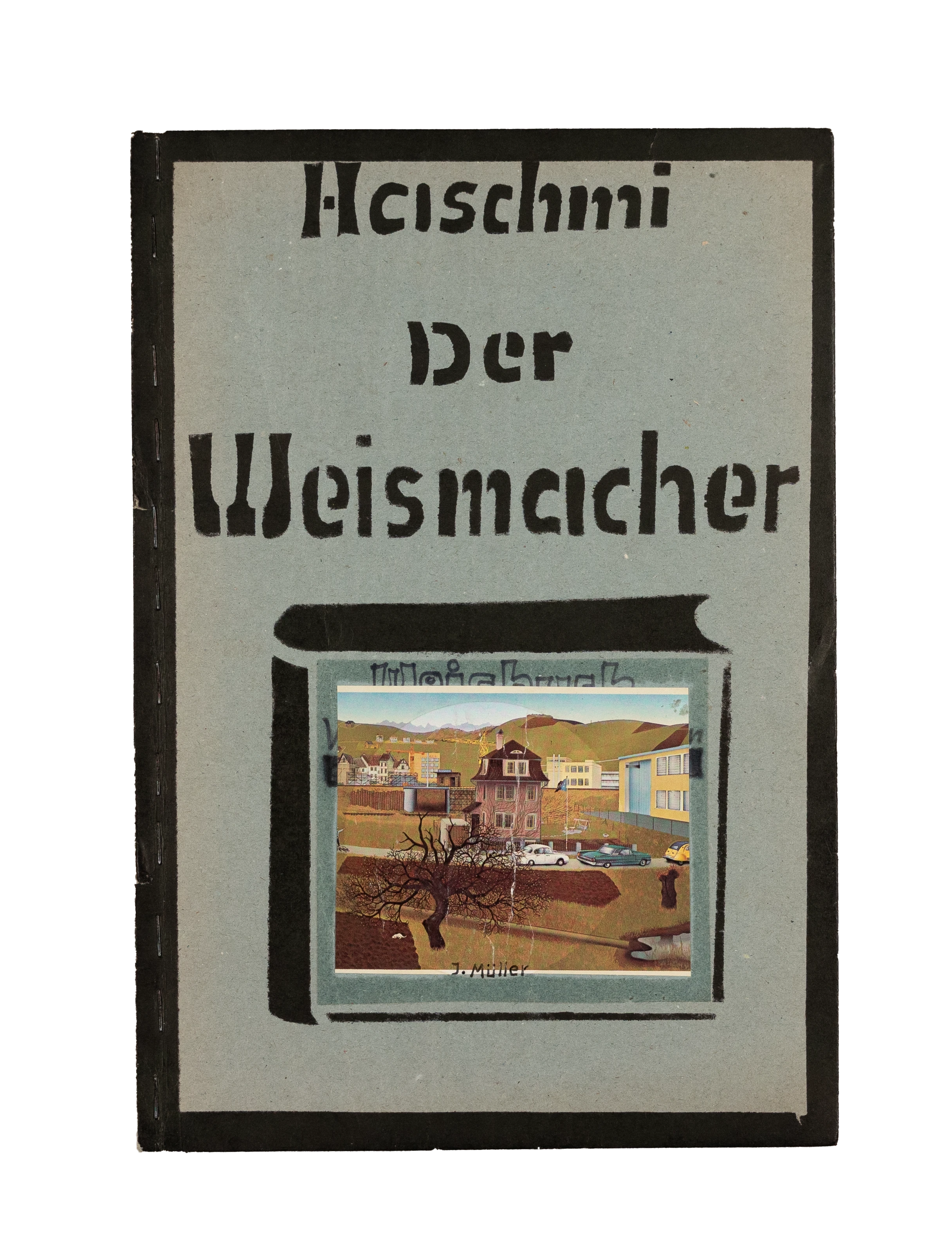 Schwarze, selbstgezeichnete Schrift auf blauem Papier. Ein Foto das die Illustration eines Hauses und Wohnstrasse zeigt.