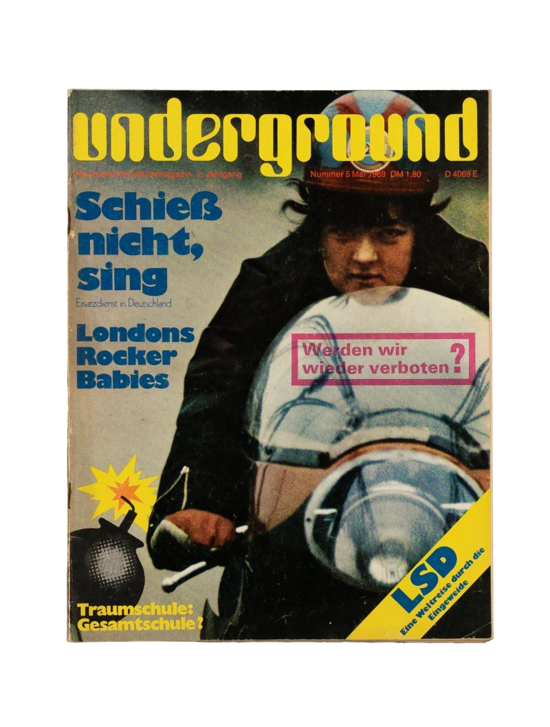 Das Foto Frontal von einer Person auf einem Motorrad. Schlagzeilen: 